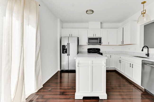 Foto del edificio - 7515 Savoy Ln