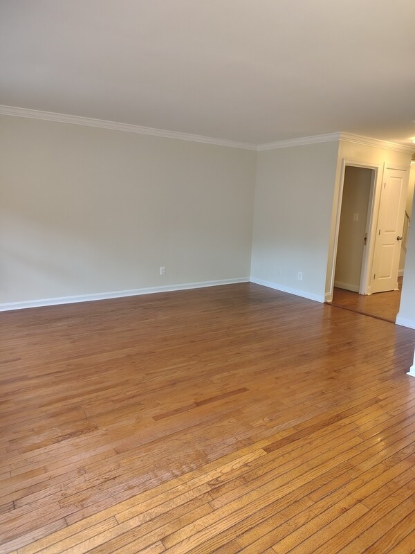 Foto del edificio - 5956 Westchester Park Dr
