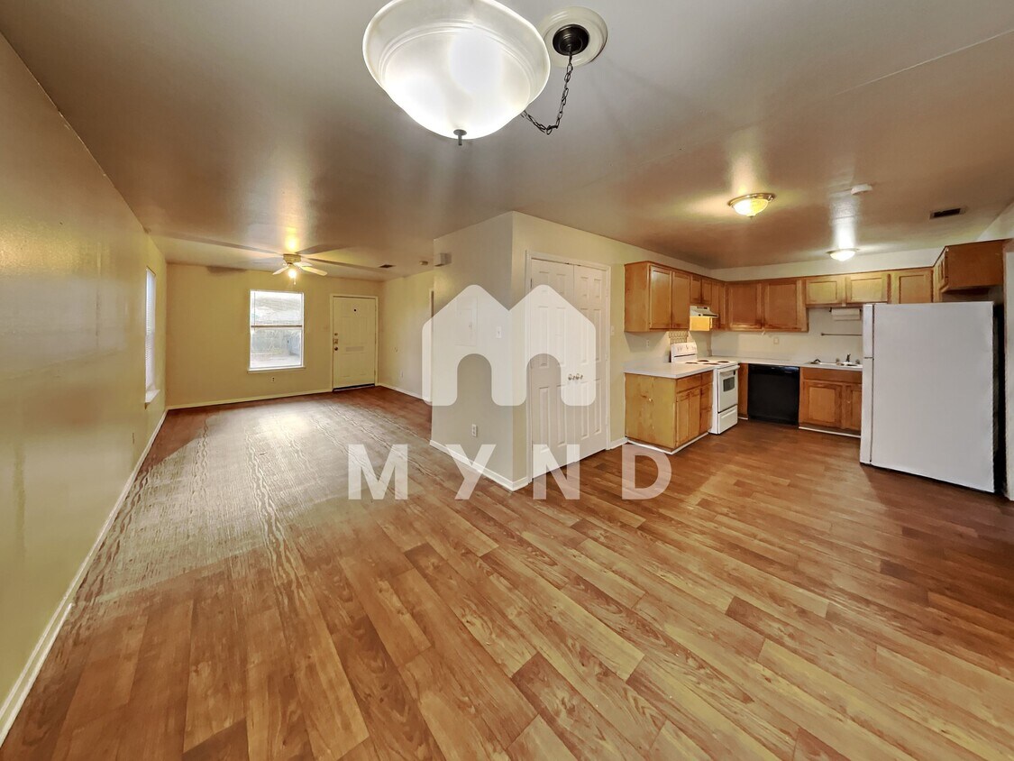 Primary Photo - 616 W Martin Luther King Dr Unit 612