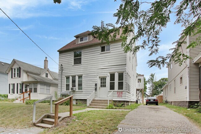 Building Photo - 27 Colfax St NE