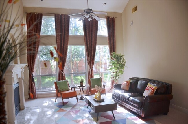 Foto del edificio - 3303 Charleston Ct