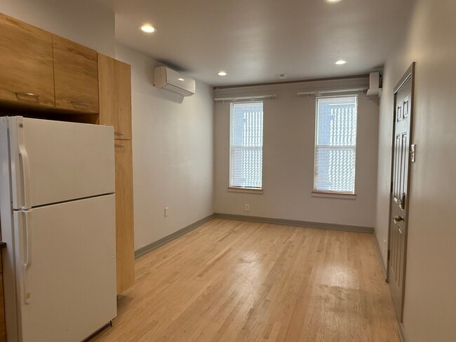 Building Photo - 2851 Boudinot St