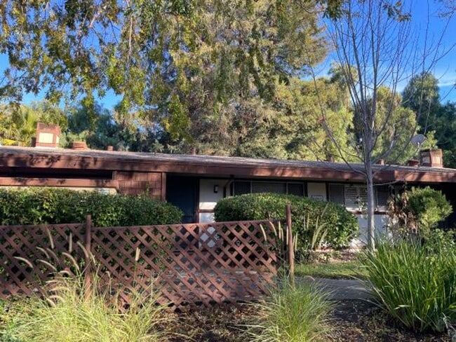 1-Bedroom Unit with Parking in Mountain Vi... - 1-Bedroom Unit with Parking in Mountain Vi... Apartment