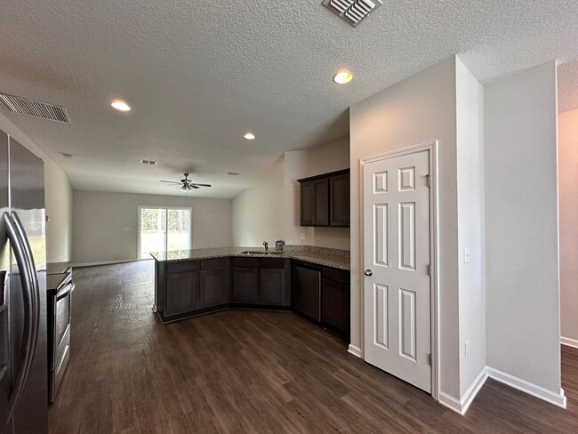 Building Photo - Four Bedroom Home on Belfort Rd.