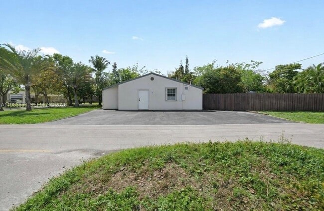 Foto del edificio - 1445 NW 6th Ave