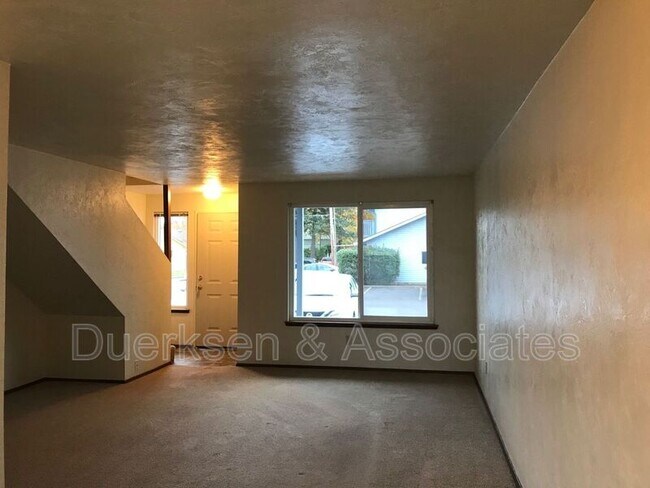 Building Photo - 2567 SW Pickford St