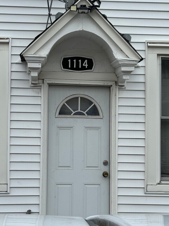 Building Photo - 1114 Chestnut Ave