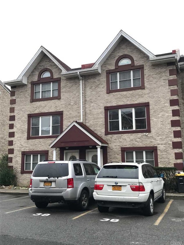 Primary Photo - 114-37 Dalian Ct