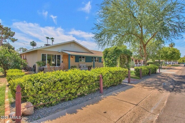 Building Photo - 6621 E 4th St