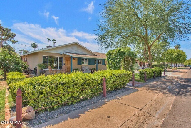 Foto del edificio - 6621 E 4th St