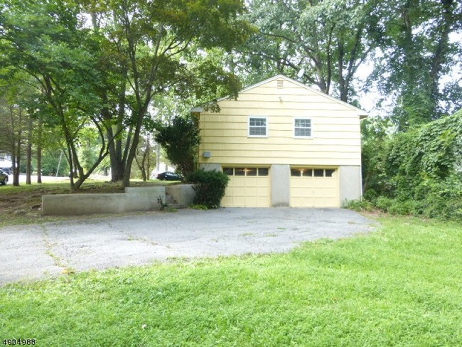 Building Photo - 3 Ellen Dr