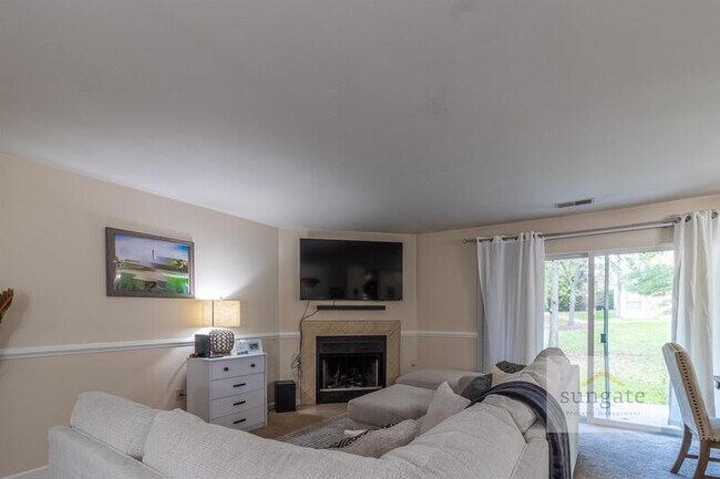 Foto del edificio - 208 Spring Maiden Ct