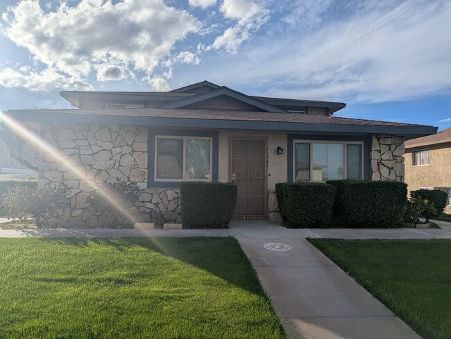 Building Photo - 72502 Edgehill Dr