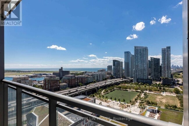 Building Photo - 4301-15-2315 Fort York Blvd