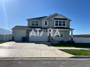 Building Photo - 1754 Oakwood Ln