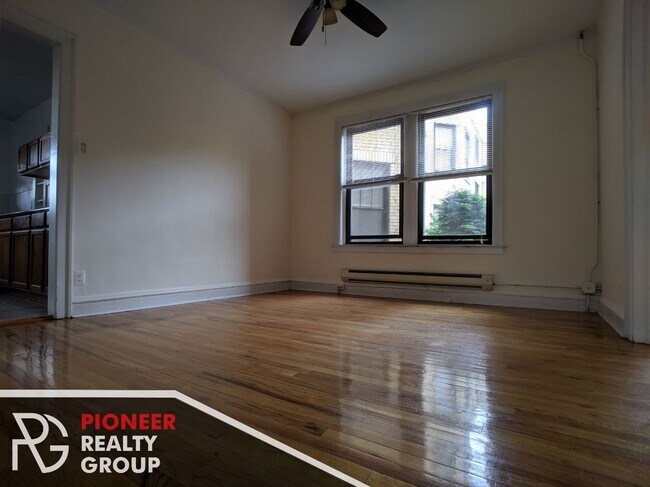 Foto del edificio - 1121 W Oakdale Ave