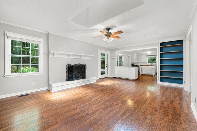 Photo - Stunning and Bright 3Bed/2Bath in Durham NC! House