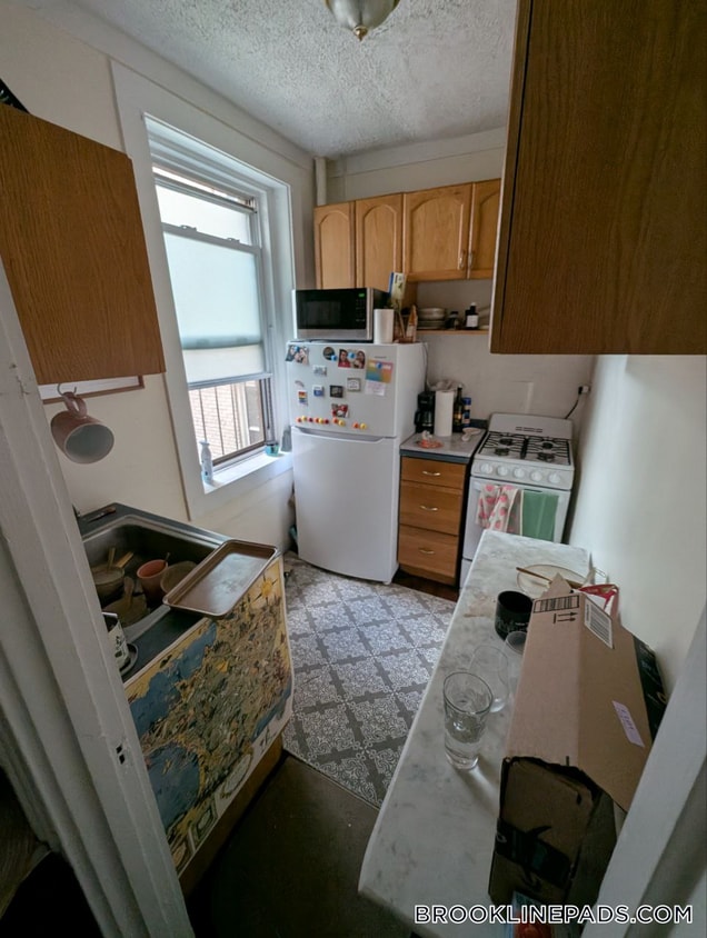 Primary Photo - 364 Riverway