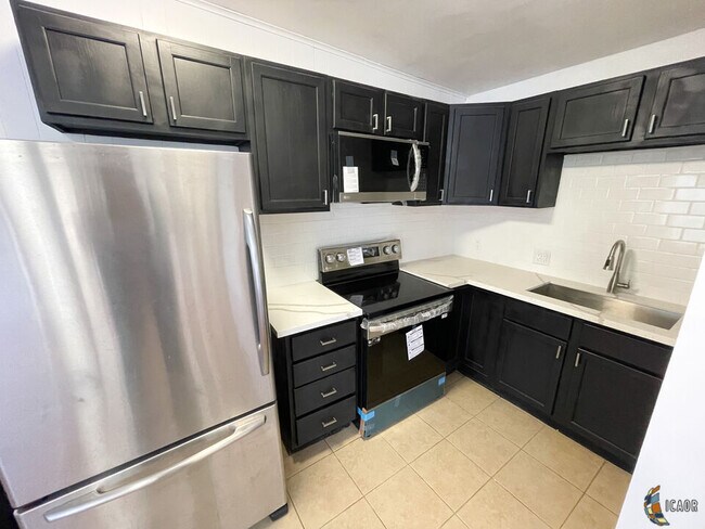 Foto del edificio - 561 Wensley Ave