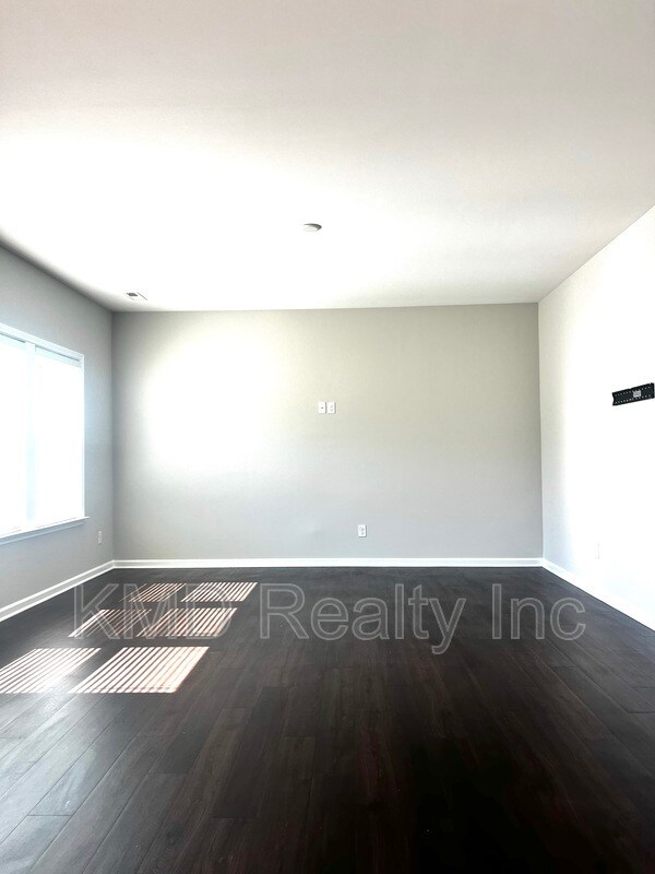 Building Photo - 4127 Woolcott Ave