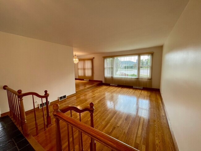Foto del edificio - 7150 N Crawford Ave