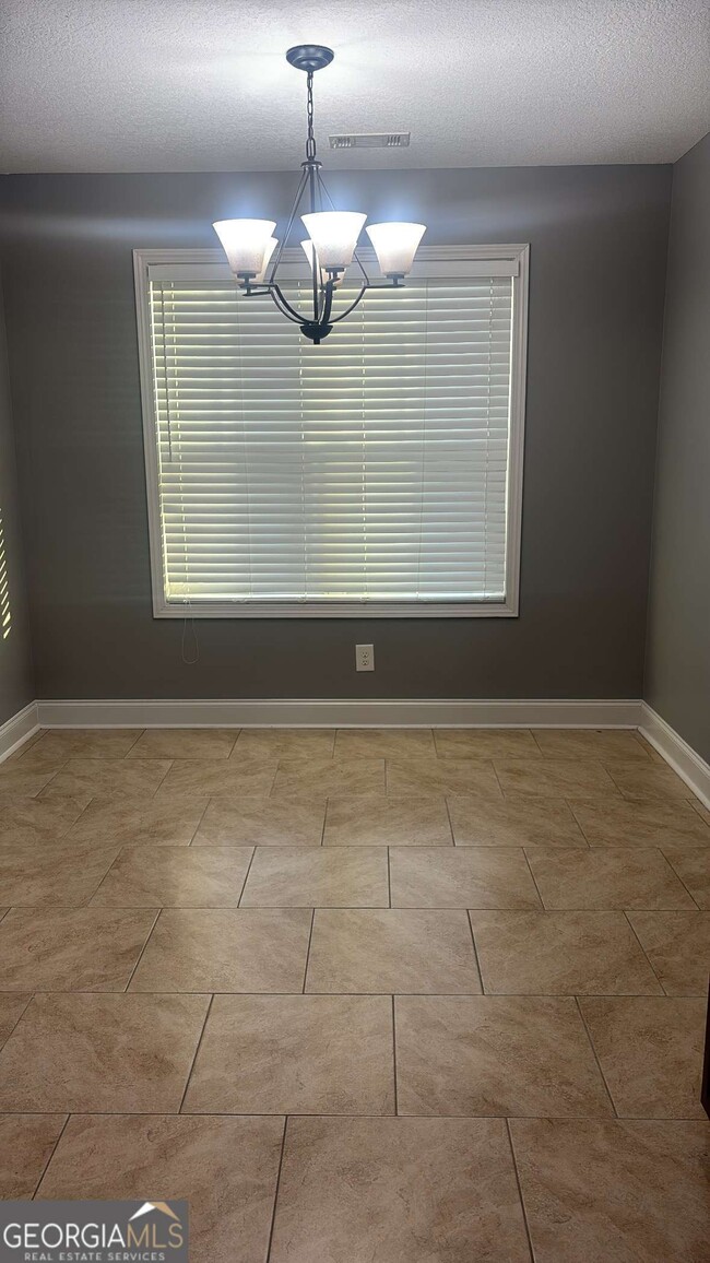 Foto del edificio - 303 S Charity Ln