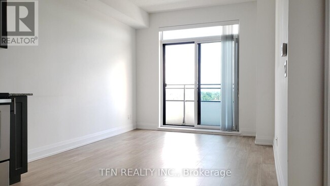 Photo du bâtiment - 7900-7900 Bathurst St