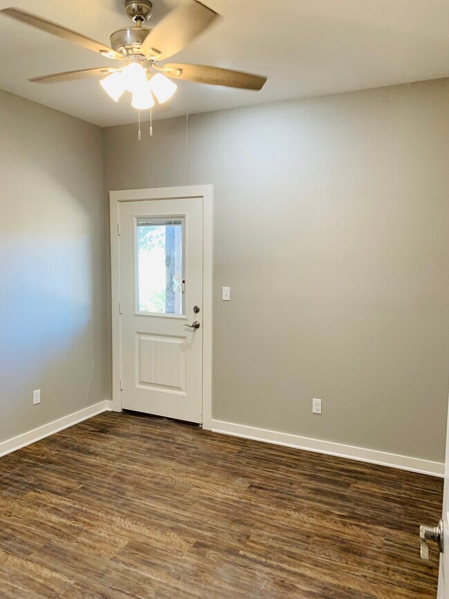 Building Photo - Chestnut (377)