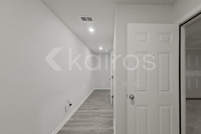 Building Photo - 310 Ironwood Ct