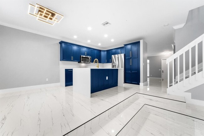 Building Photo - 5233 SW 155th Way