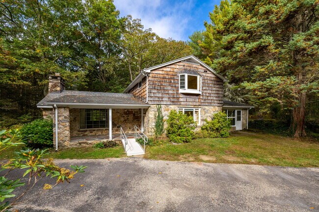 Foto del edificio - 418 Plymouth Rd