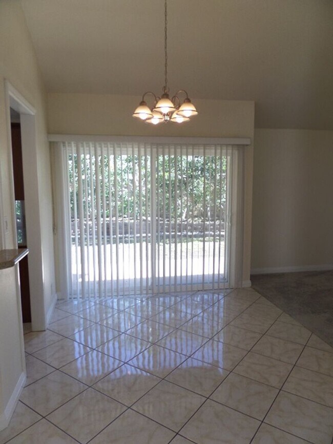 Foto del edificio - 3 Bedroom-2 Bathroom Single Story Home in ...