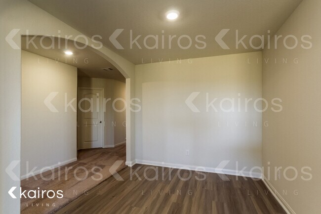 Foto del edificio - 8406 Longshore Slope Rd
