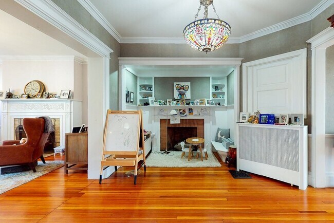 Building Photo - 338 Tappan St