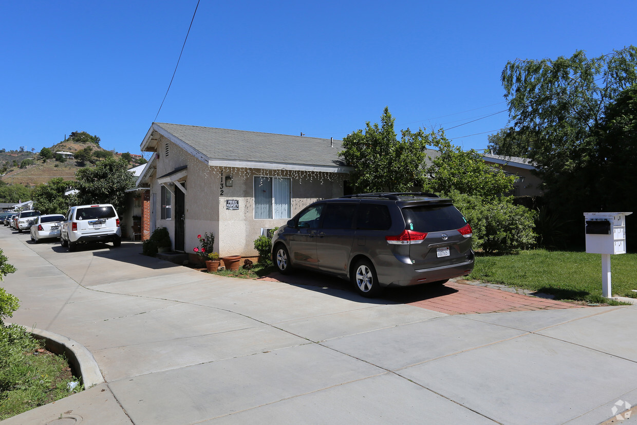 Building Photo - 1132 Persimmon Ave