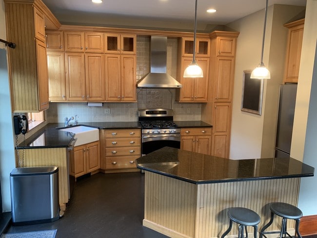 Kitchen (1) - 1102 W Wrightwood Ave