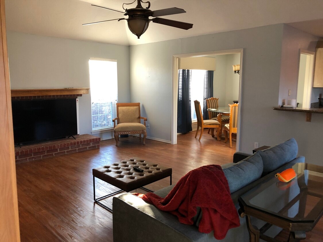 Building Photo - 825 Fairway St