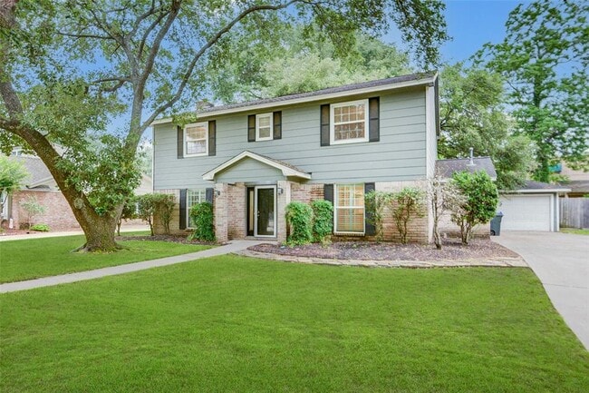 Building Photo - 13915 Charlynn Oaks Dr