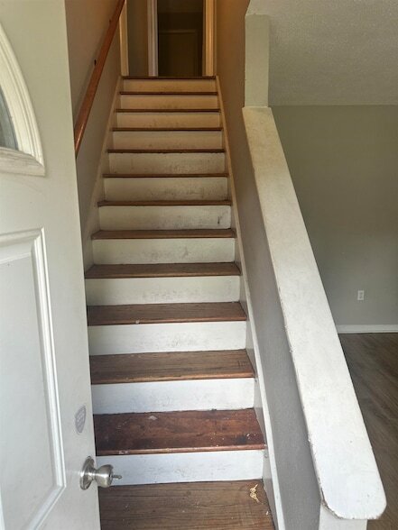 Building Photo - 3671 Skylark Dr