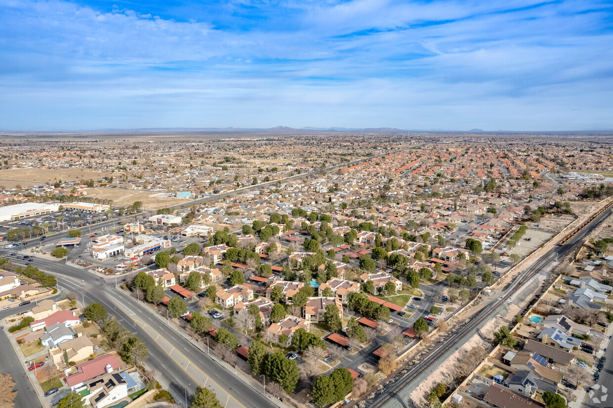Foto del edificio - 2554 Olive Dr