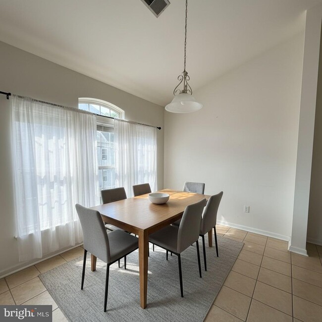 Building Photo - 2608 Hoods Mill Ct