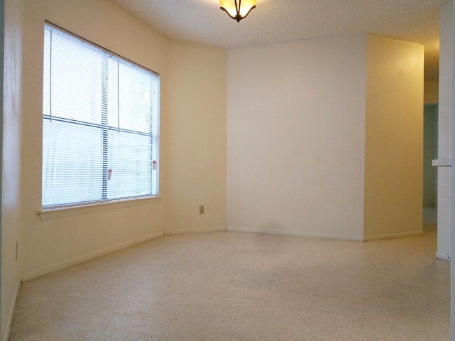 1906-Olympic-Blvd-08272020_172156 - 2521 Corian Glen Dr