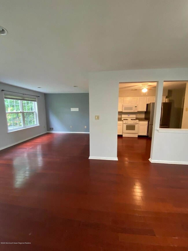 Building Photo - 857 Mariposa Ct