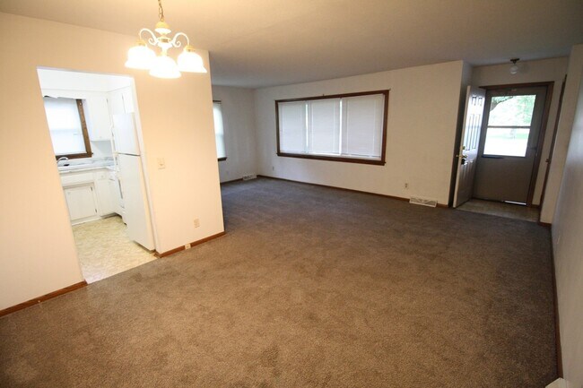 Foto del edificio - 9522 Pleasant Ave S