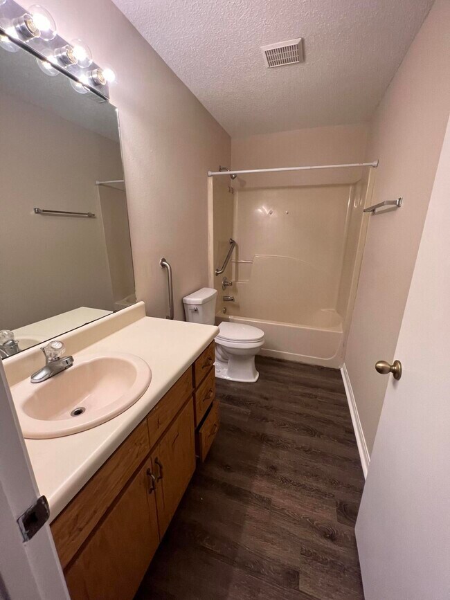 Building Photo - 120 Patton St