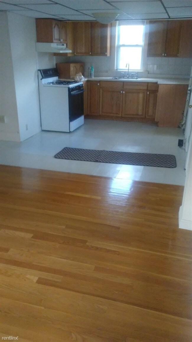 Foto del edificio - 305 Pond St