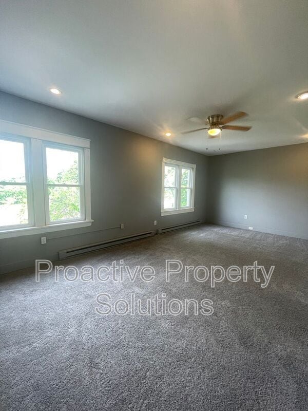 Building Photo - 1028 N Webster Ave