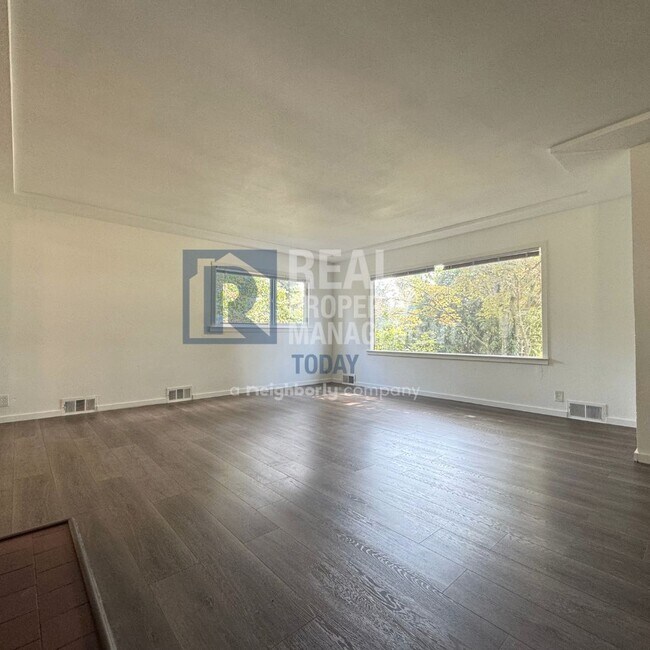 Foto del edificio - 2021 E 72nd St