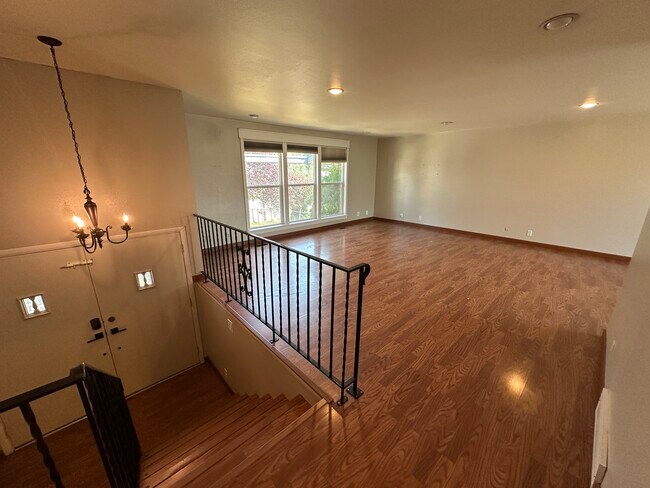 Building Photo - Orem - Single Family (Double kitchen)
