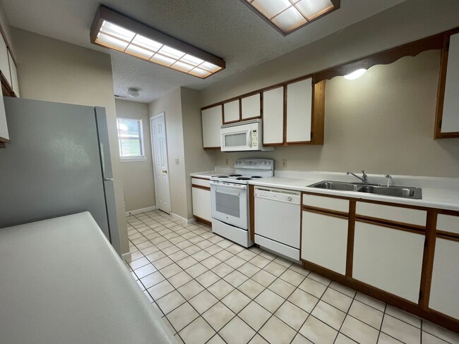 Building Photo - 350 Wildwood Dr S